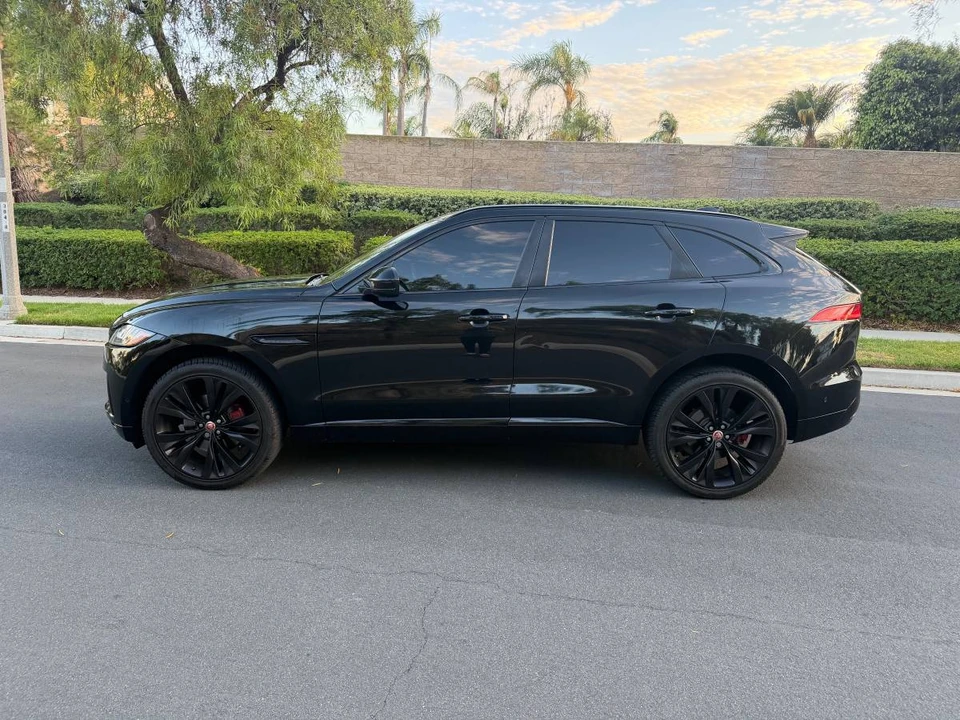 2017 Jaguar F-Pace - Image 4 of 17