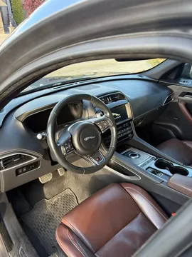 2017 Jaguar F-Pace - Image 4 of 6