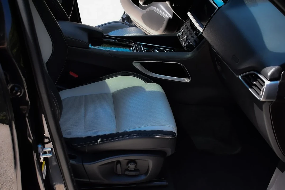 2017 Jaguar F-Pace - Image 30 of 30