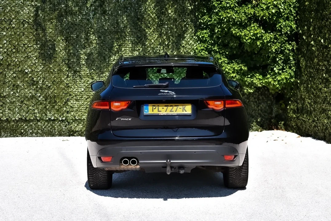2017 Jaguar F-Pace - Image 10 of 30
