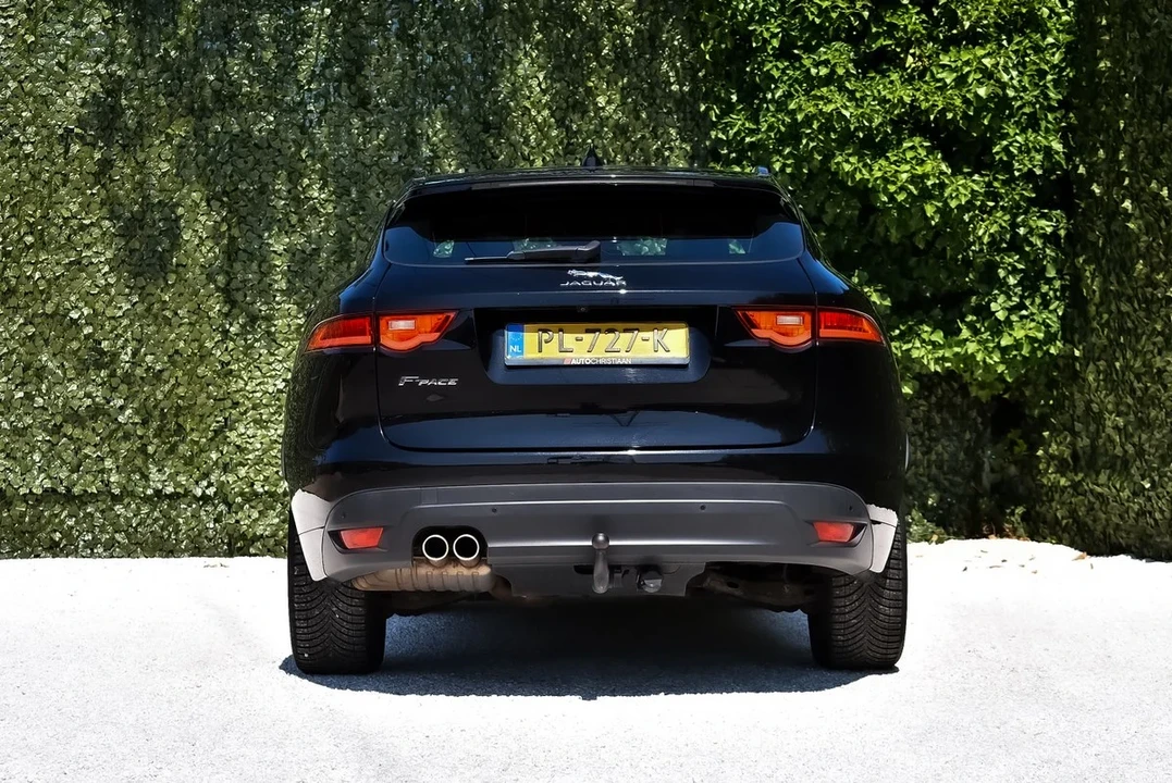 2017 Jaguar F-Pace - Image 11 of 30