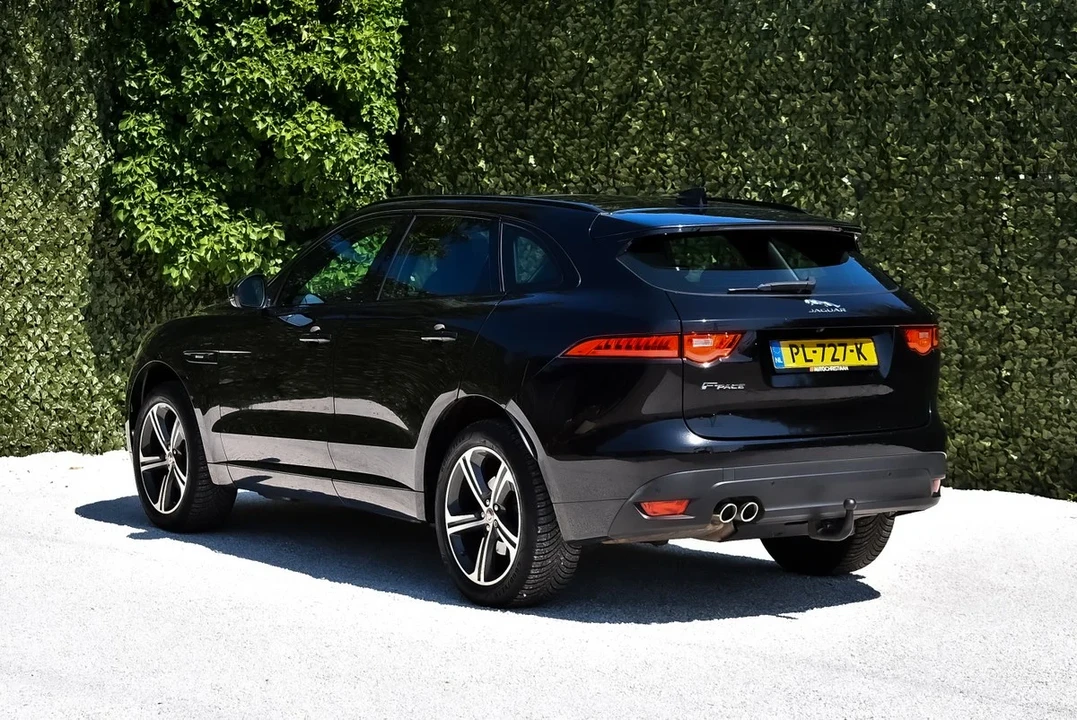 2017 Jaguar F-Pace - Image 14 of 30