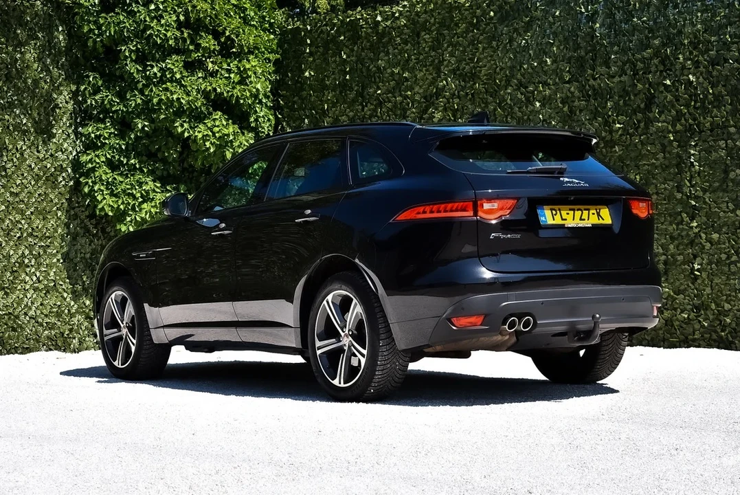 2017 Jaguar F-Pace - Image 15 of 30