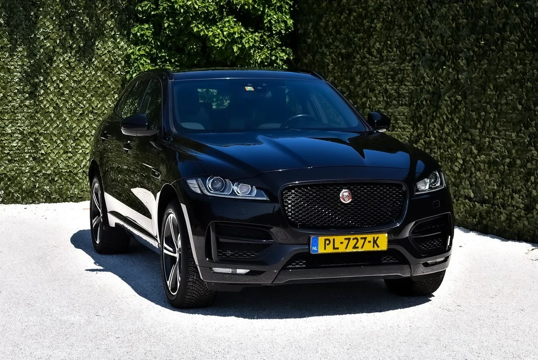 2017 Jaguar F-Pace - Image 4 of 30