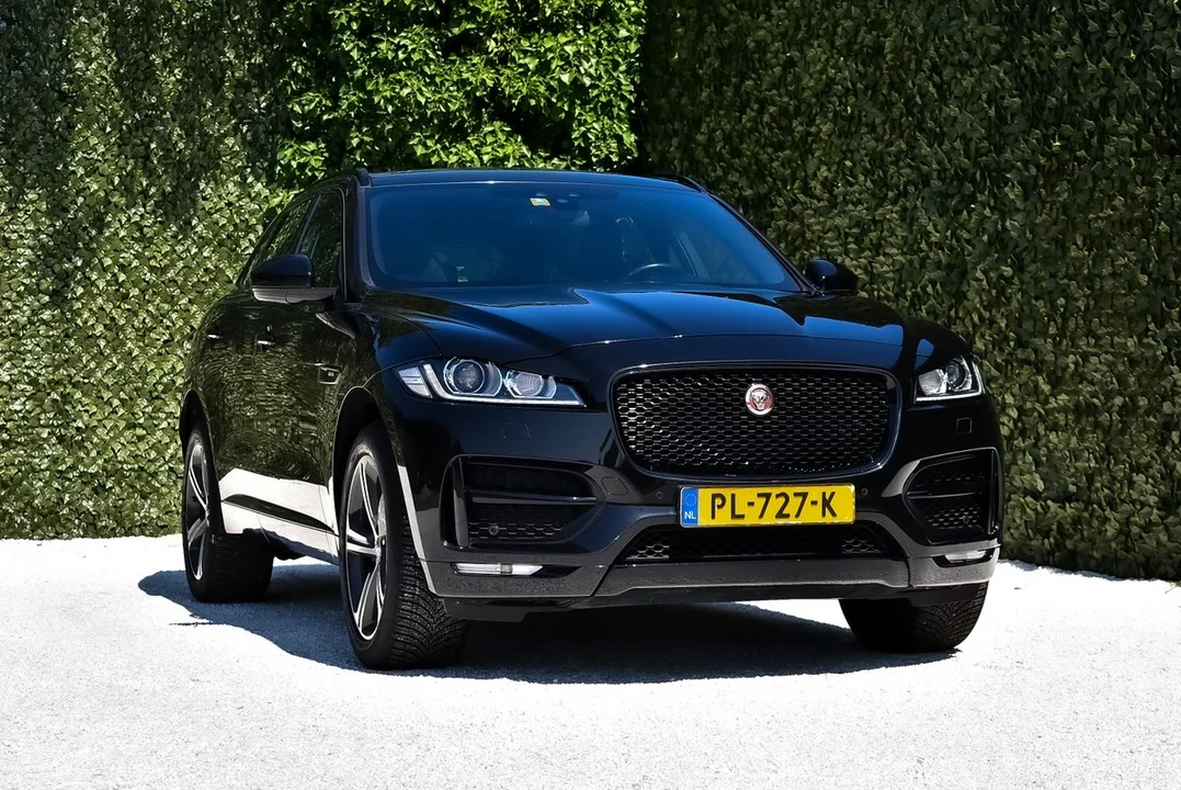 2017 Jaguar F-Pace - Image 5 of 30