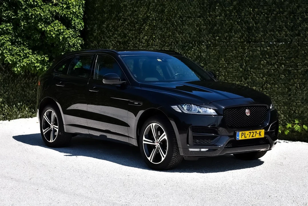 2017 Jaguar F-Pace - Image 6 of 30