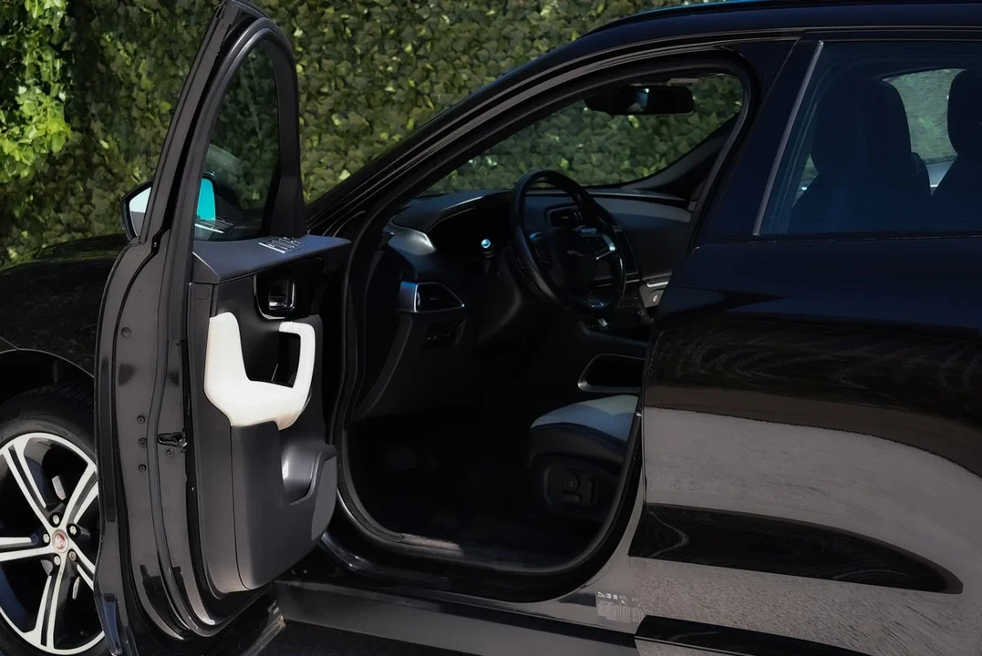 2017 Jaguar F-Pace - Image 16 of 30