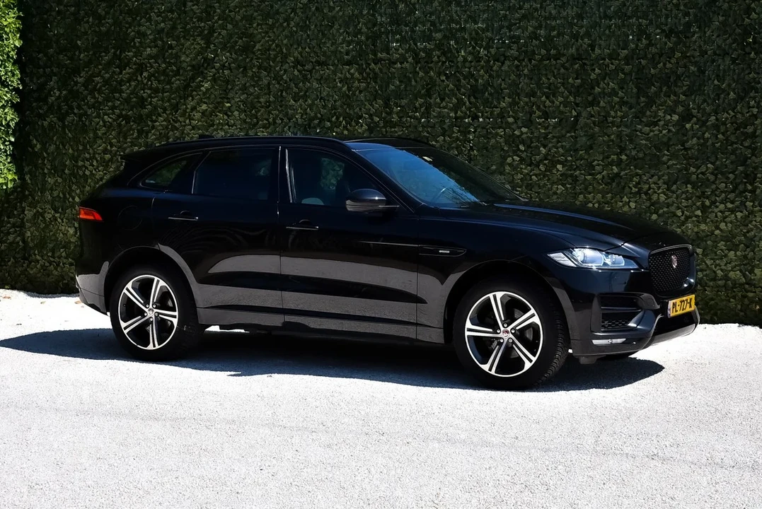 2017 Jaguar F-Pace - Image 7 of 30