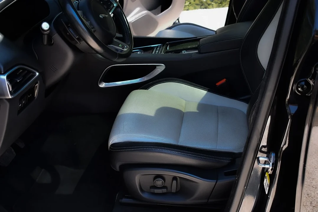 2017 Jaguar F-Pace - Image 18 of 30
