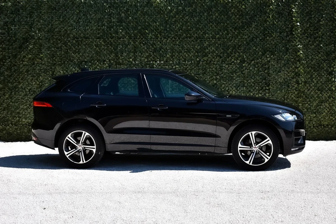 2017 Jaguar F-Pace - Image 8 of 30