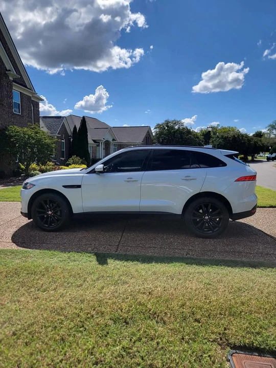 2017 Jaguar F-Pace - Image 3 of 10