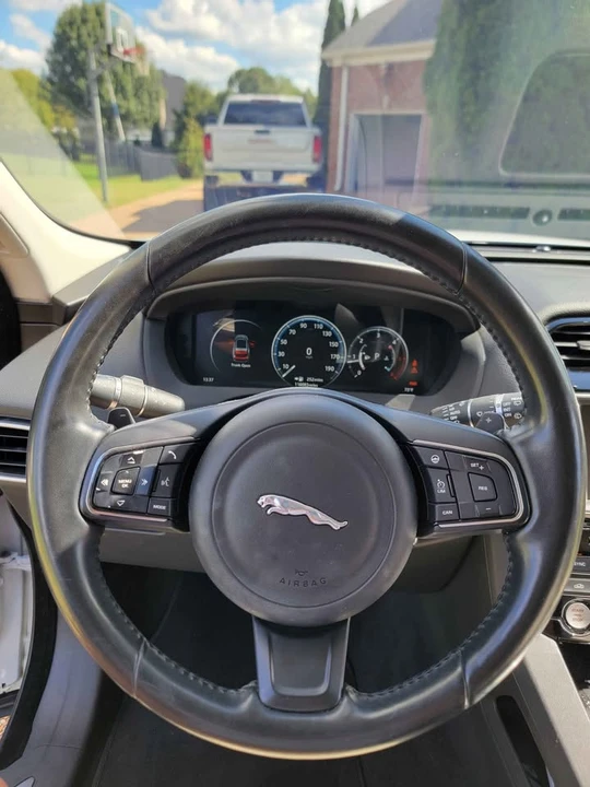 2017 Jaguar F-Pace - Image 5 of 10