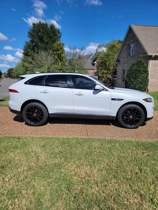 2017 Jaguar F-Pace - Image 2 of 10
