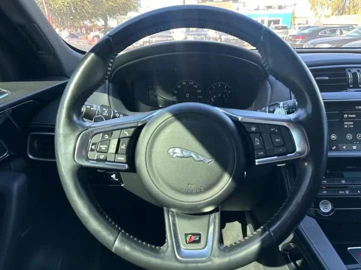 2017 Jaguar F-Pace - Image 9 of 15