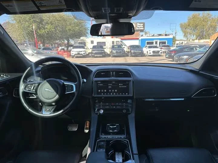 2017 Jaguar F-Pace - Image 8 of 15