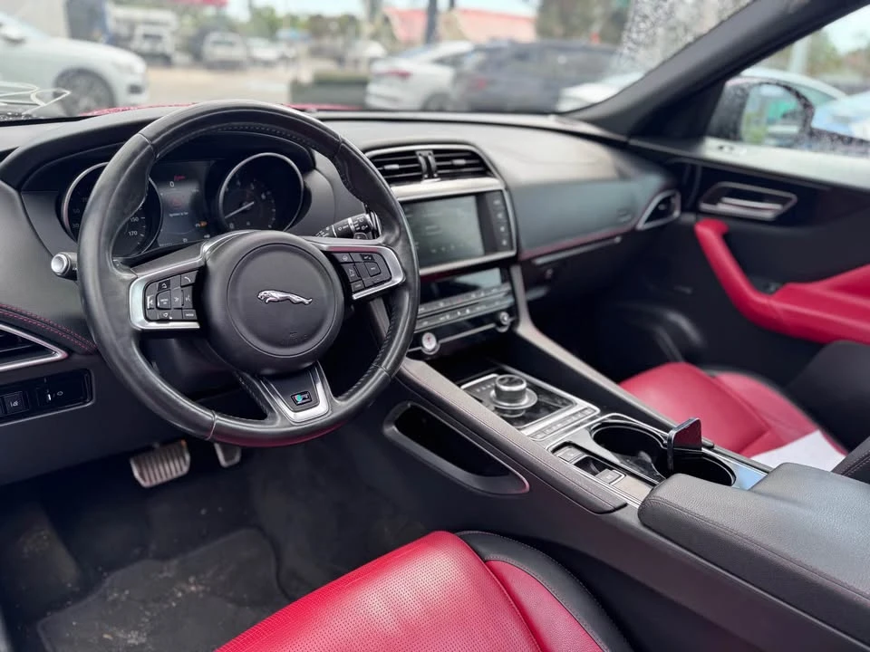 2017 Jaguar F-Pace - Image 5 of 8
