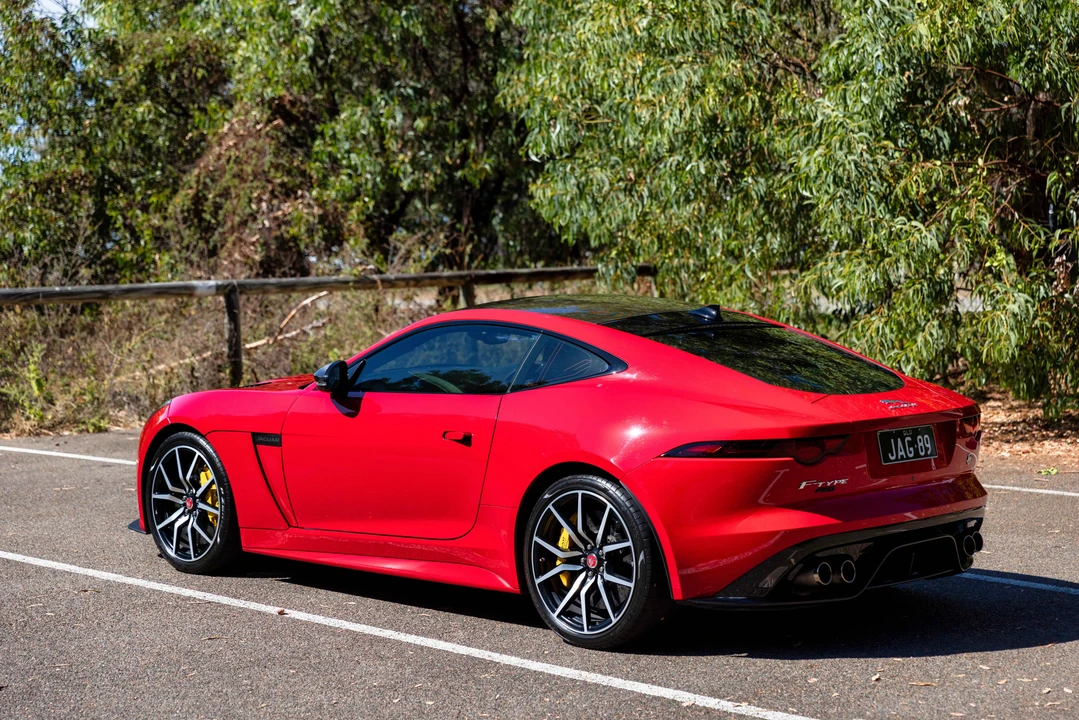 2017 Jaguar F-Type SVR 1st Gen - Image 7 of 31