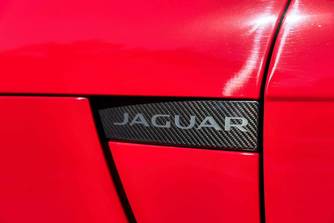 2017 Jaguar F-Type SVR 1st Gen - Image 23 of 31