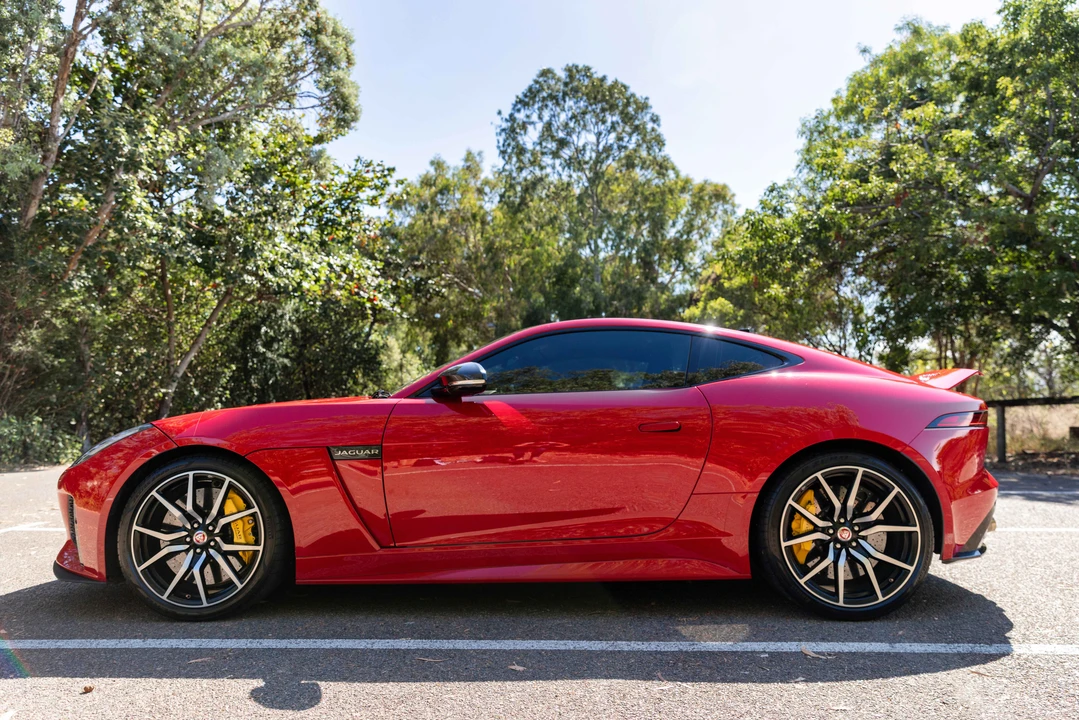 2017 Jaguar F-Type SVR 1st Gen - Image 15 of 31