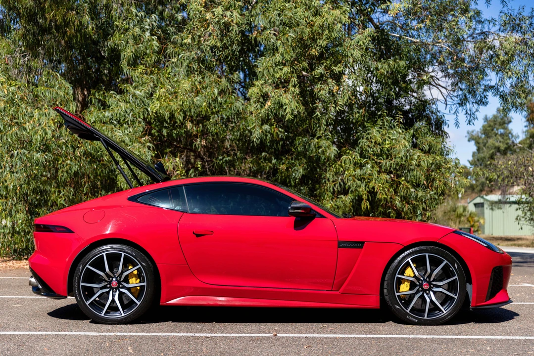 2017 Jaguar F-Type SVR 1st Gen - Image 4 of 31