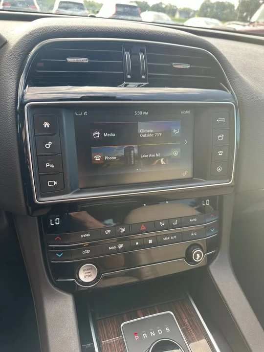 2017 Jaguar F-Pace - Image 16 of 20