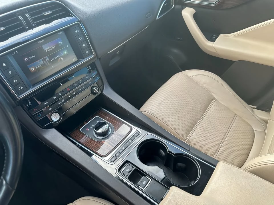 2017 Jaguar F-Pace - Image 14 of 20