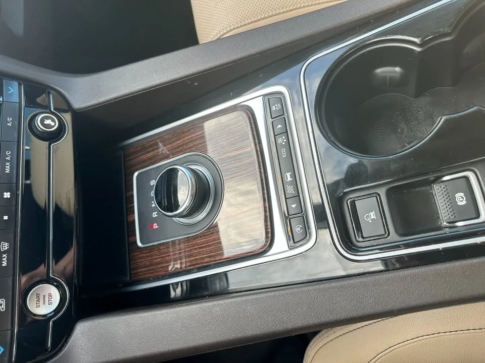 2017 Jaguar F-Pace - Image 15 of 20