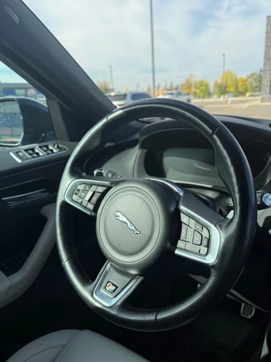 2017 Jaguar F-Pace - Image 2 of 10