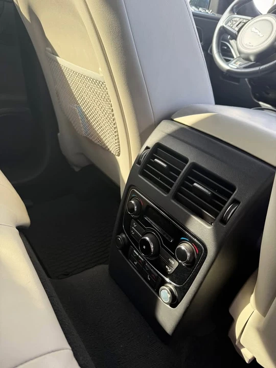 2017 Jaguar F-Pace - Image 4 of 10