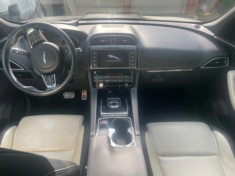 2017 Jaguar F-Pace - Image 10 of 20