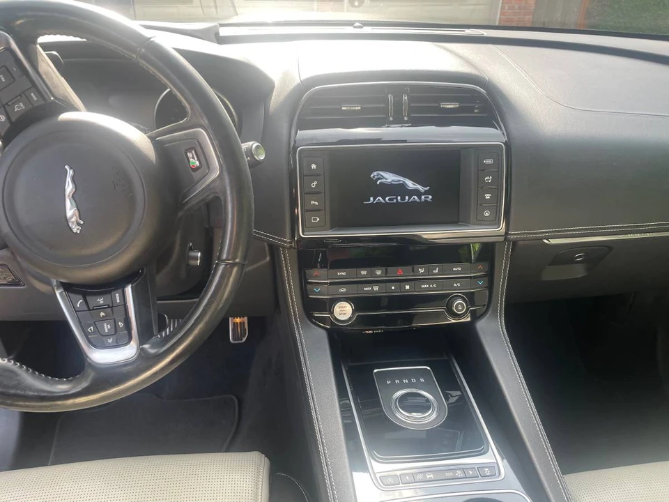 2017 Jaguar F-Pace - Image 7 of 20