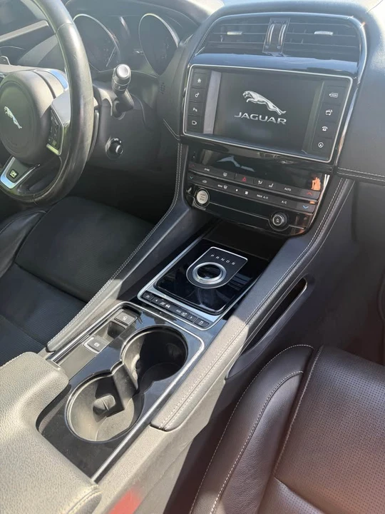 2017 Jaguar F-Pace - Image 6 of 9