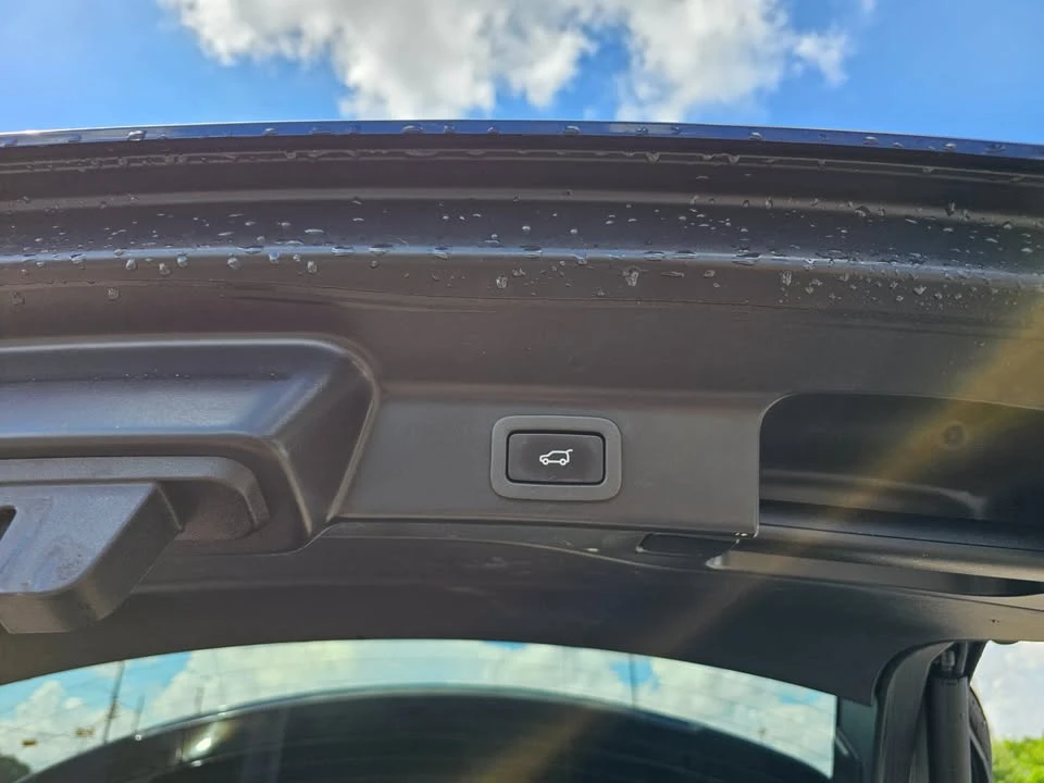 2017 Jaguar F-Pace - Image 9 of 19