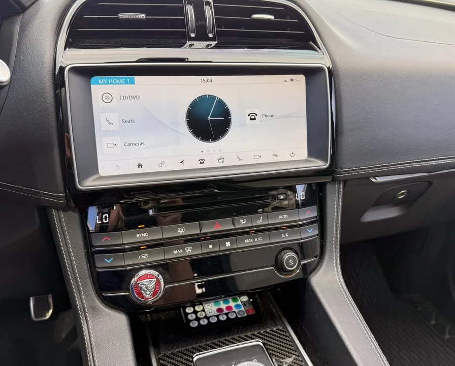 2017 Jaguar F-Pace - Image 8 of 12