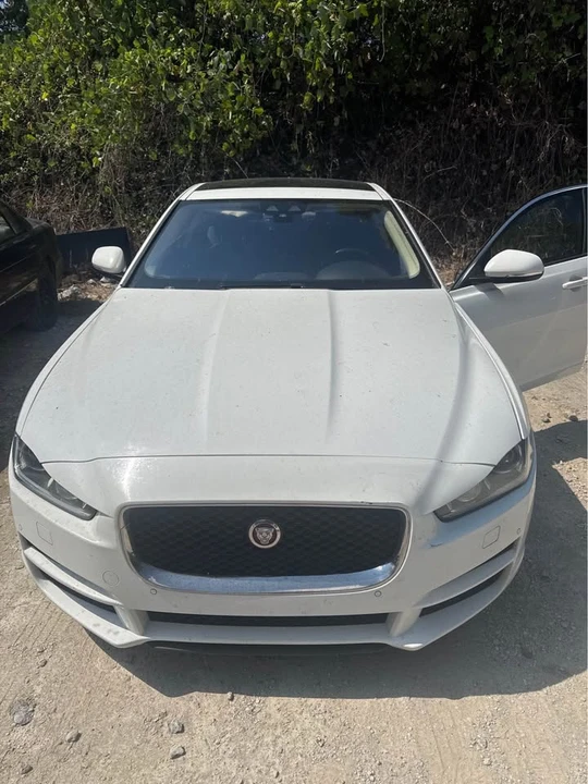 2017 Jaguar XE - Image 3 of 6
