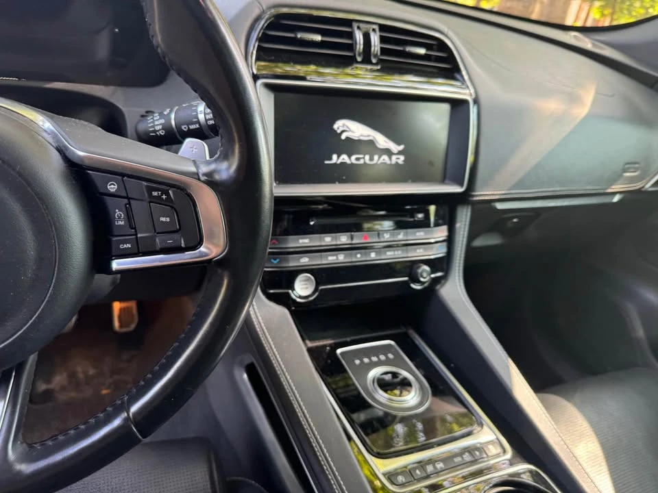 2017 Jaguar F-Pace - Image 6 of 6