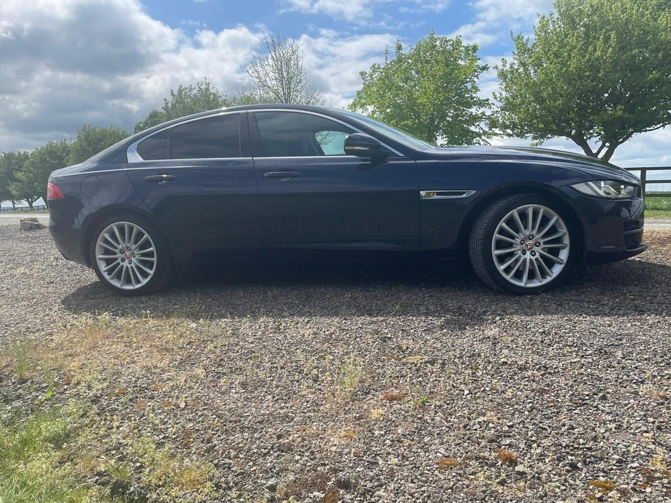 2017 Jaguar XE - Image 13 of 30