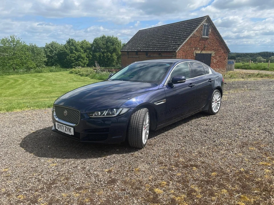 2017 Jaguar XE - Image 2 of 30