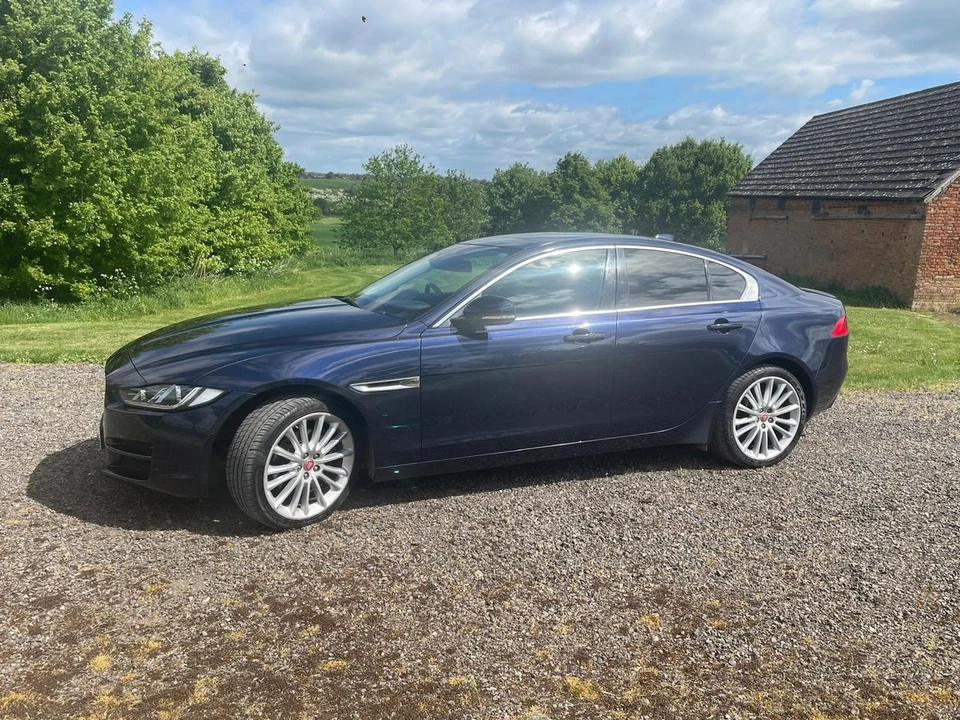 2017 Jaguar XE - Image 9 of 30