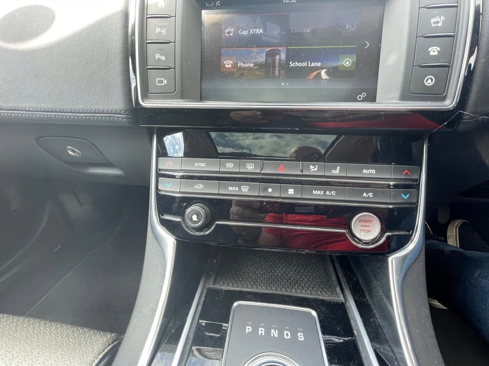 2017 Jaguar XE - Image 26 of 30