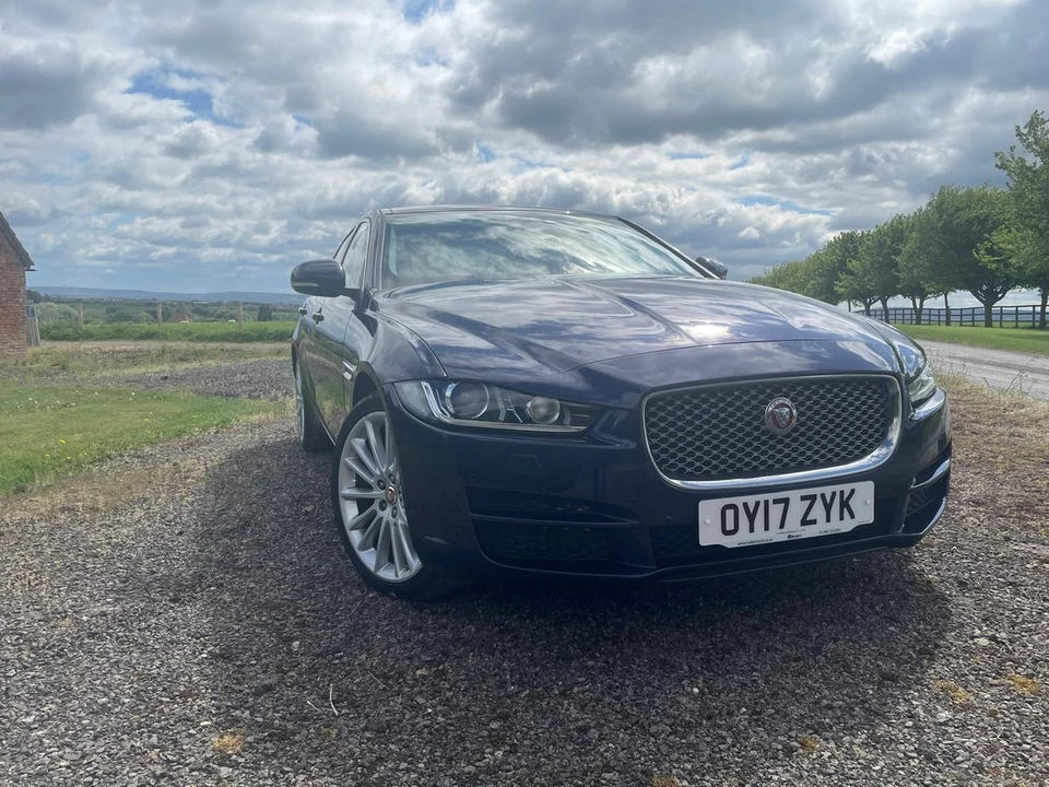 2017 Jaguar XE - Image 11 of 30