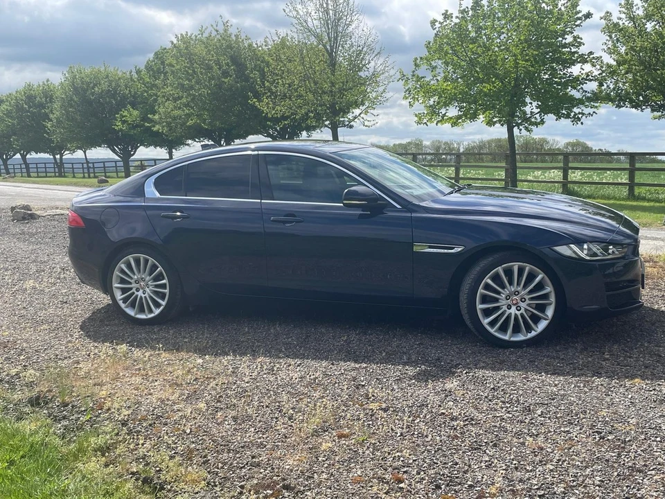 2017 Jaguar XE - Image 5 of 30