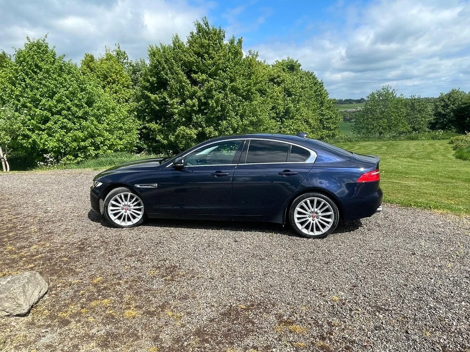2017 Jaguar XE - Image 12 of 30