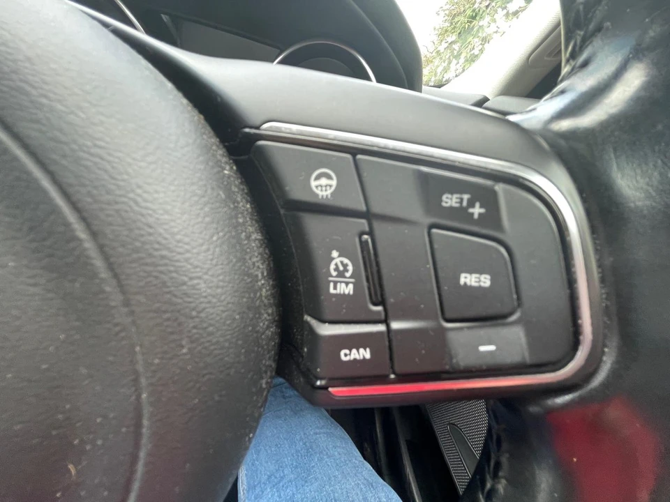 2017 Jaguar XE - Image 14 of 30