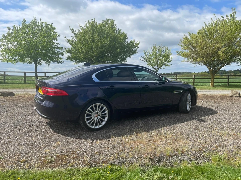 2017 Jaguar XE - Image 6 of 30