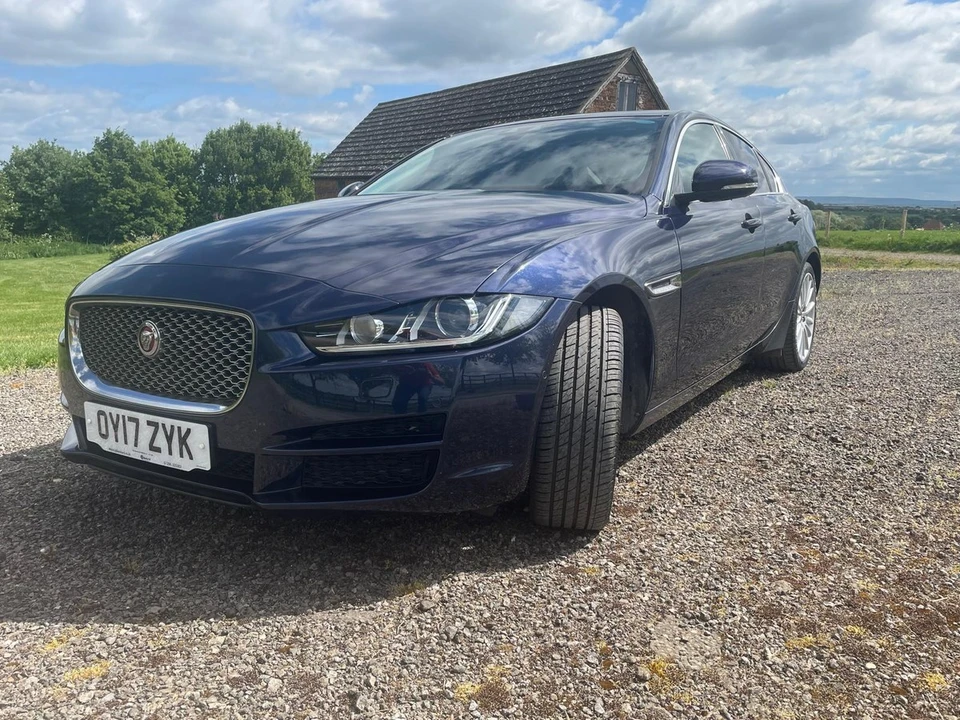 2017 Jaguar XE - Image 10 of 30