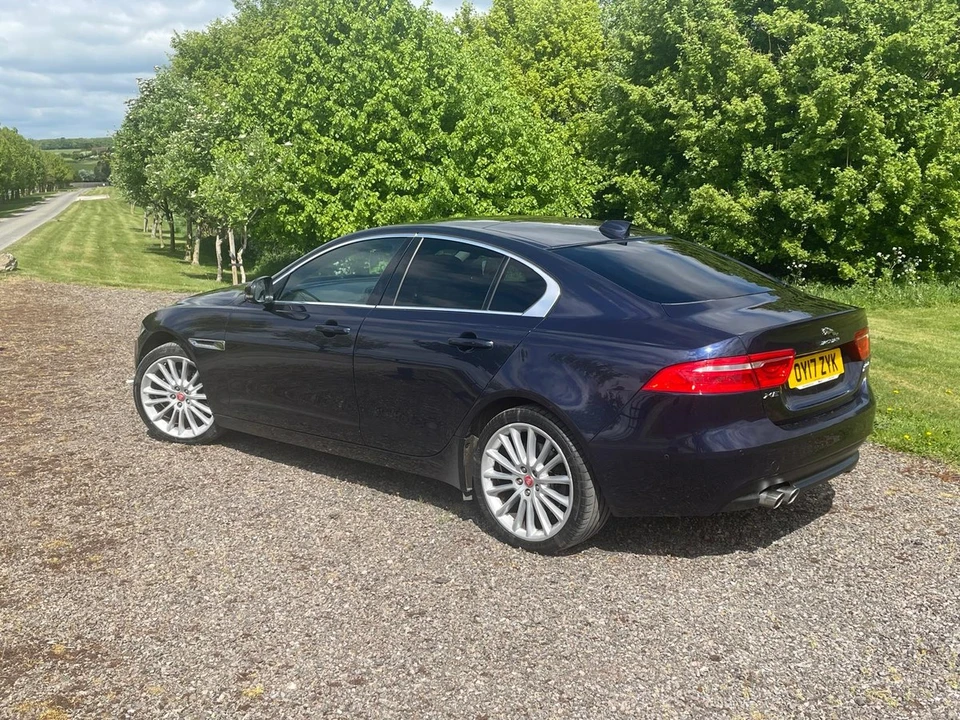 2017 Jaguar XE - Image 7 of 30
