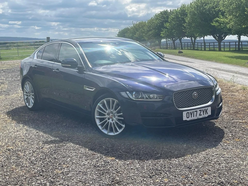 2017 Jaguar XE - Image 3 of 30