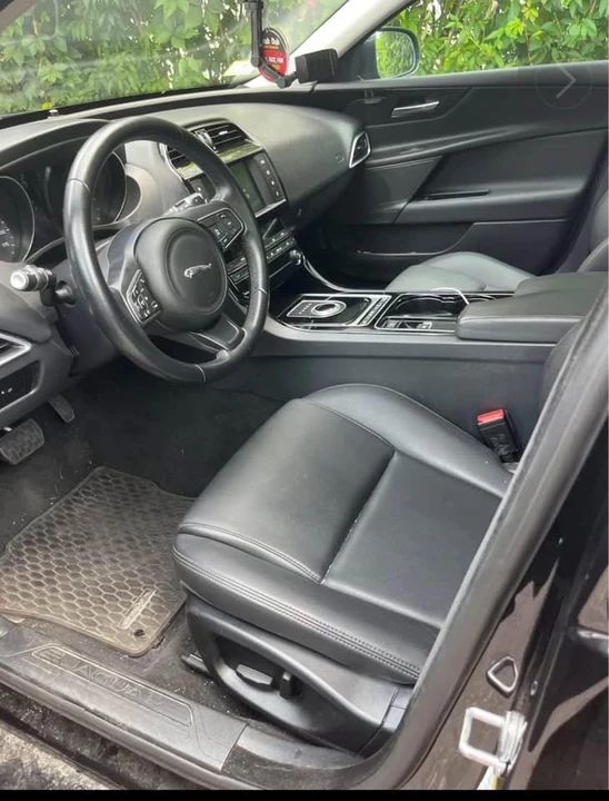 2017 Jaguar XE - Image 3 of 9