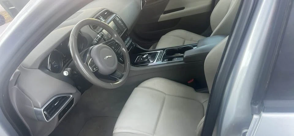 2017 Jaguar XE - Image 2 of 3